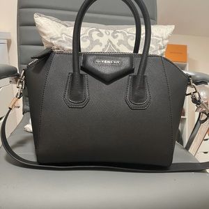 Givenchy Antigona bag in grain leather